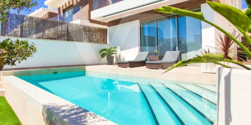 Dreaming of retiring on a prominent Costa Blanca golf course? Discover our luxury villas for sale in Villamartin