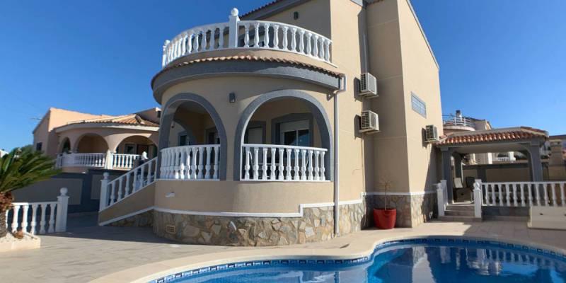 In deze villa te koop in Ciudad Quesada vindt u de oase van rust die u zoekt