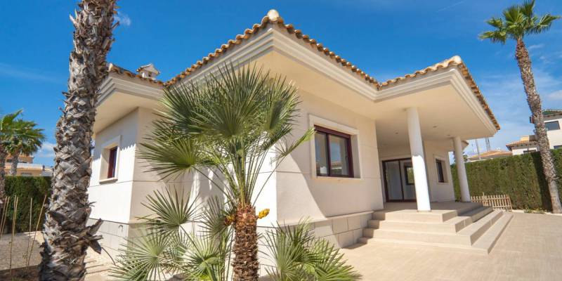 Detached villa for sale in Doña Pepa: a unique opportunity to live in Spain