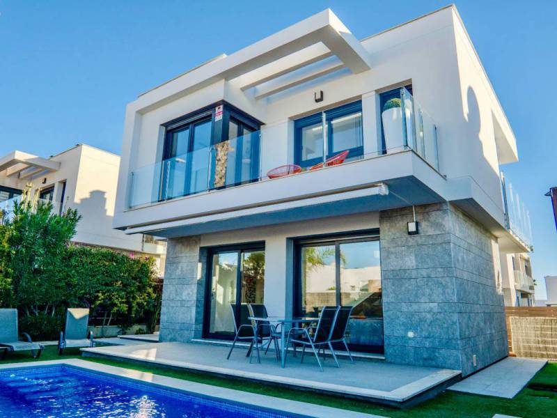 Looking for an Oasis to Unwind in Spain? Don’t Miss This Villa for Sale in Orihuela 