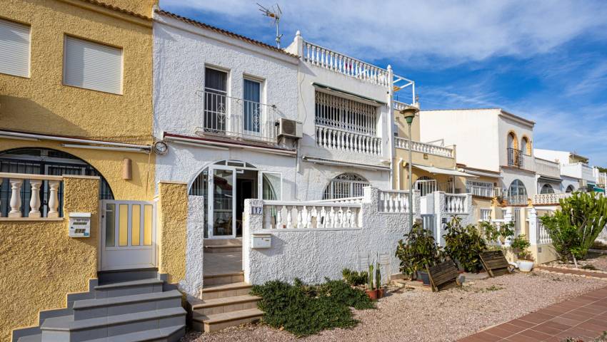 Terraced house / Townhouse - перепродажа - Torrevieja - La Siesta