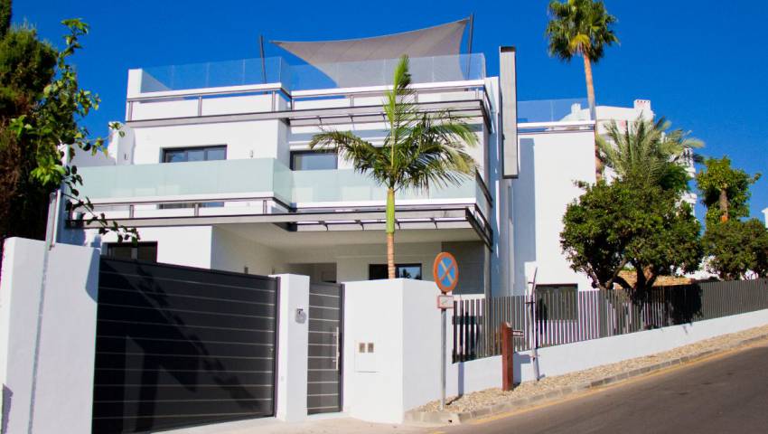 Villa - Återförsäljning - Guadalmina Alta - Costa del Sol