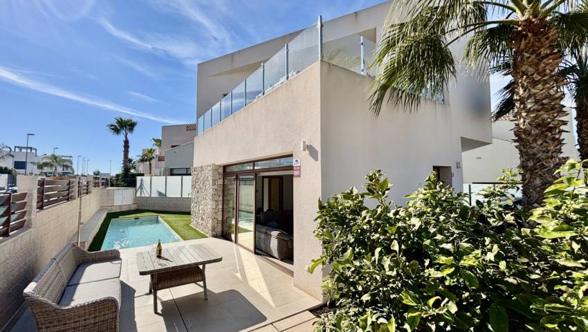 Villa  - Resale - Benijofar - Alicante