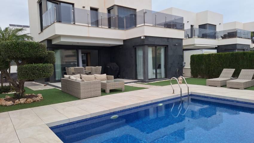 Villa  - Resale - Guardamar del Segura - El Raso, Guardamar