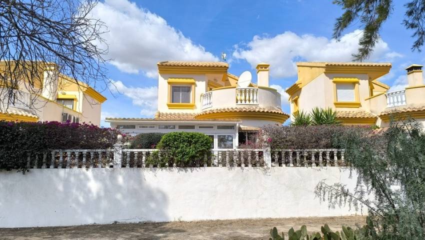 Villa  - Resale - Guardamar del Segura - El Raso, Guardamar