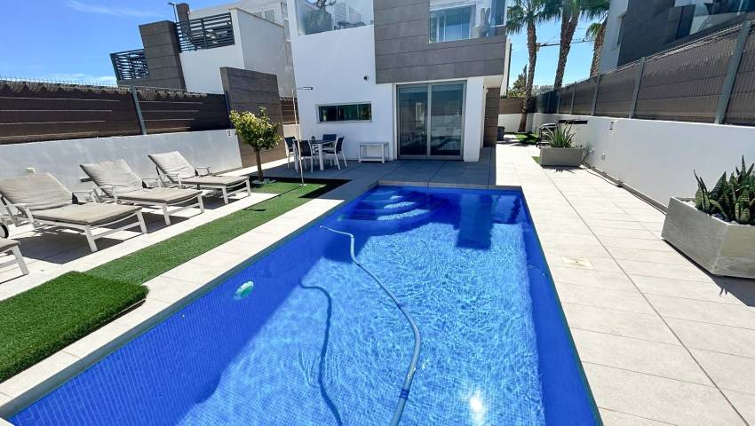 Villa  - Resale - Guardamar del Segura - El Raso, Guardamar