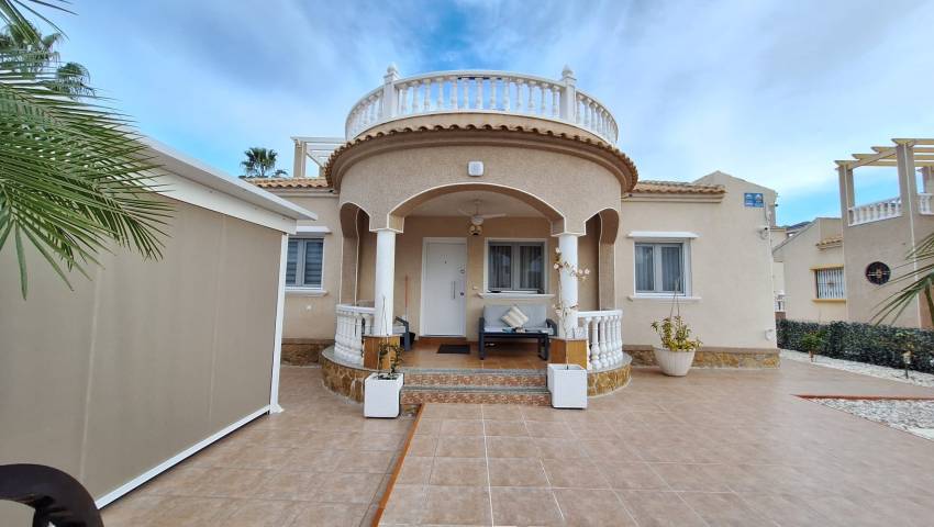 Villa  - Resale - Guardamar del Segura - El Raso, Guardamar