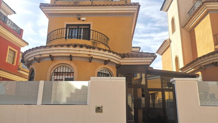 Villa  - Resale - Los Montesinos - La Herrada