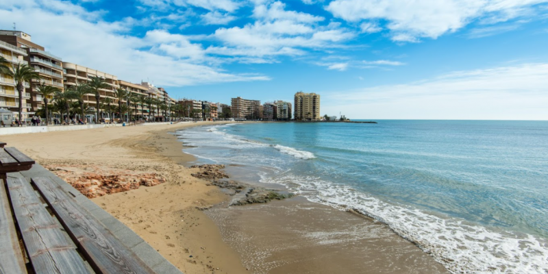 Oplev en række luksusvillaer i Torrevieja for at solbade, gå på stranden og nyd fritiden