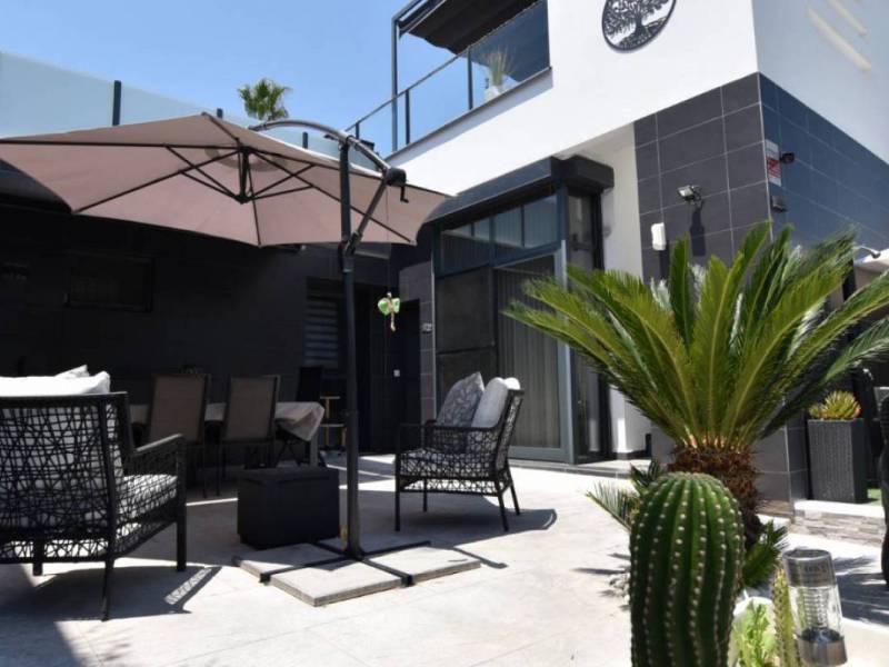 Warum ist diese Villa zum Verkauf im La Finca Golf Resort der perfekte Ort zum Entspannen an der Costa Blanca? 