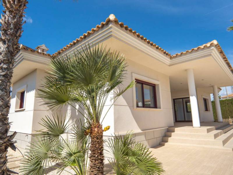 Detached villa for sale in Doña Pepa: a unique opportunity to live in Spain