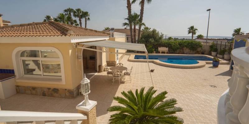 5 reasons to buy this detached villa for sale in San Miguel de Salinas