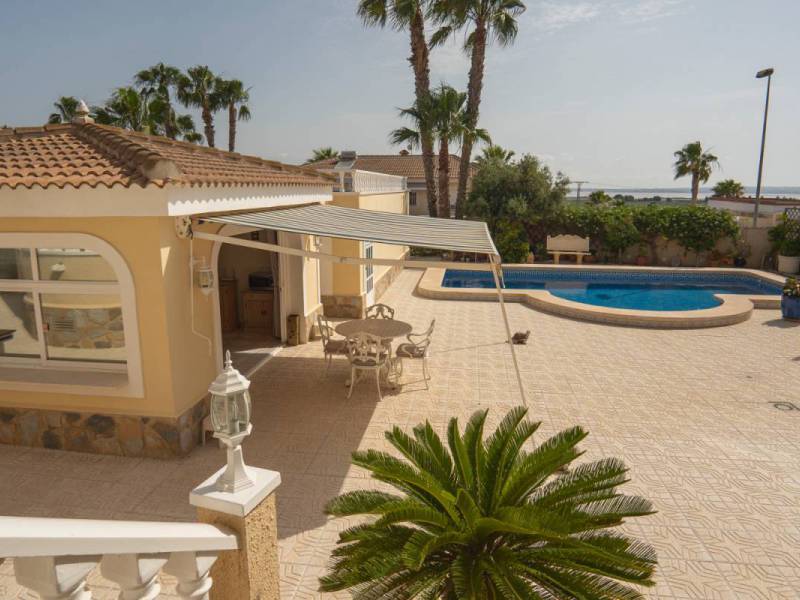 5 reasons to buy this detached villa for sale in San Miguel de Salinas