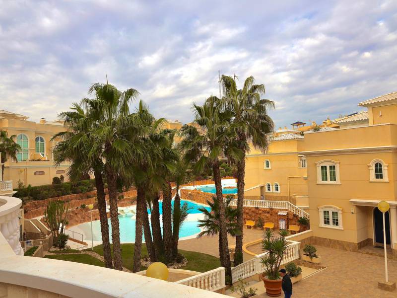 Do you want to wake up with sea views? This flat in Guardamar is your answer