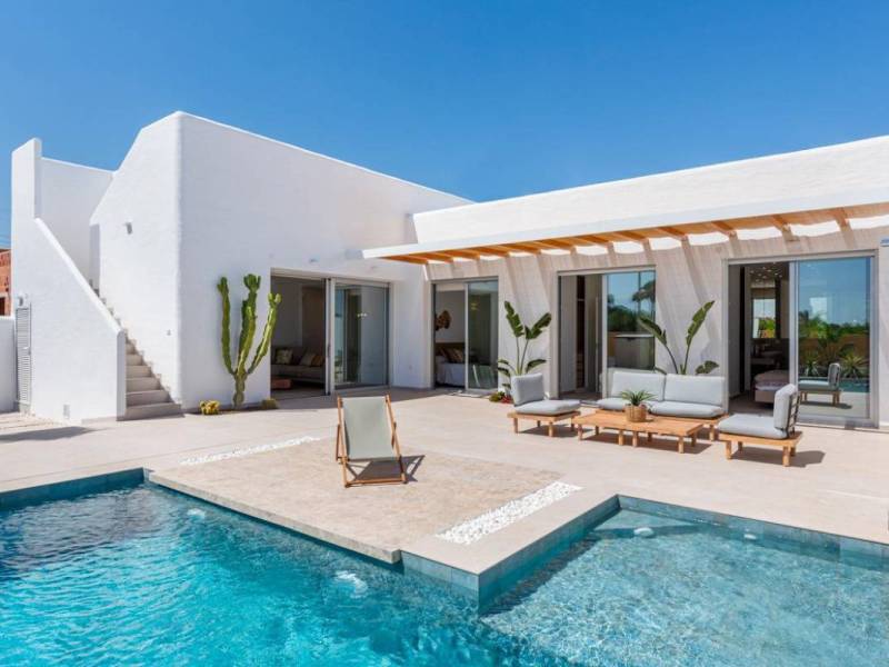 Hvad er det særlige ved denne luksuriøse nybyggede villa til salg i Benijófar?