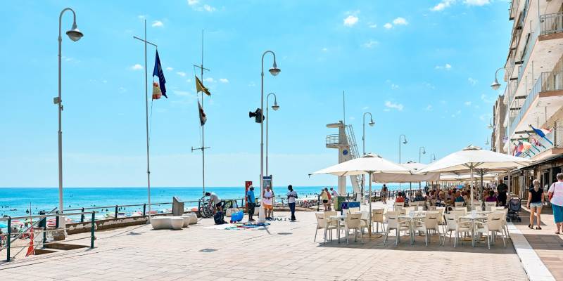 Would you like to live by a Mediterranean beach? Invest in the Costa Blanca, Spain’s leading region for Blue Flag beaches in 2026