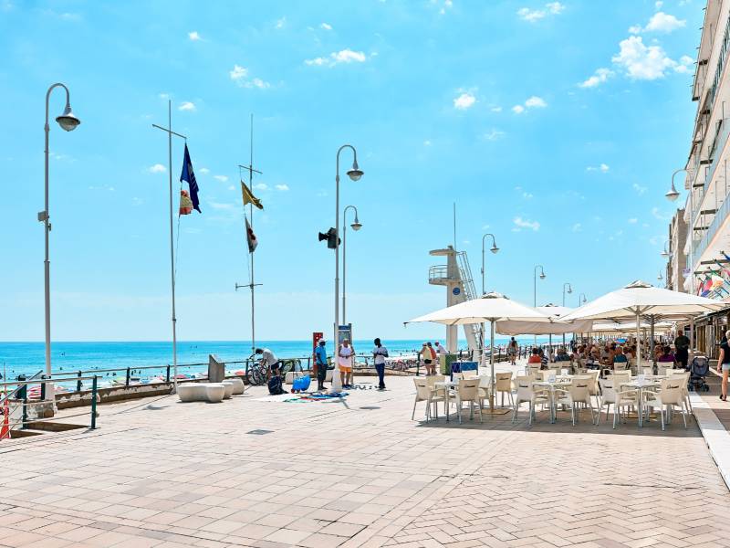 Would you like to live by a Mediterranean beach? Invest in the Costa Blanca, Spain’s leading region for Blue Flag beaches in 2026