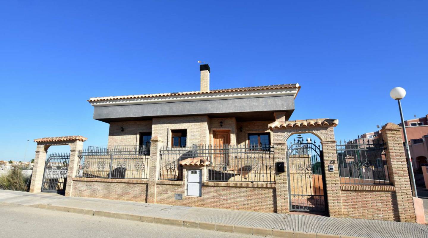 Återförsäljning - Villa - Los Montesinos - La Herrada