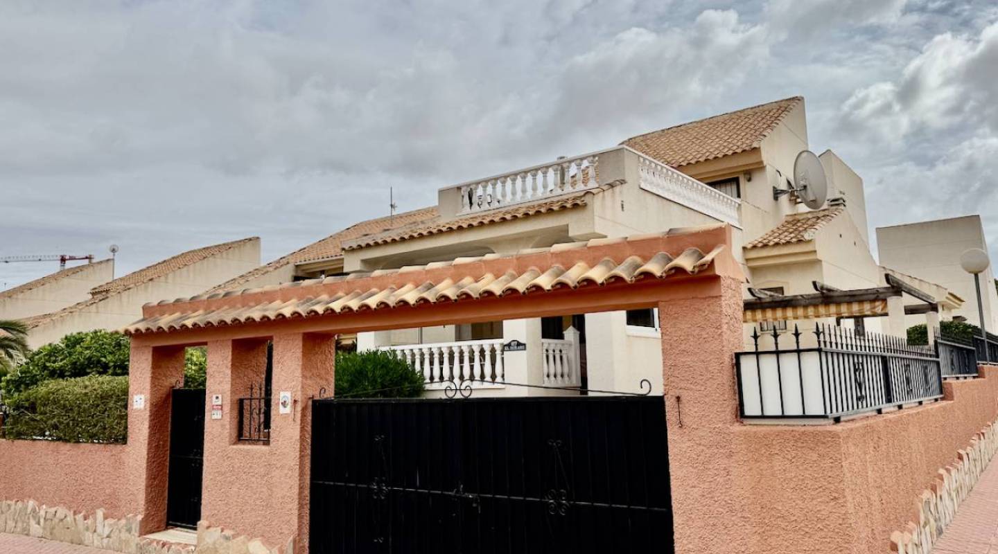 Resale - Villa  - Ciudad Quesada - Atalaya Park