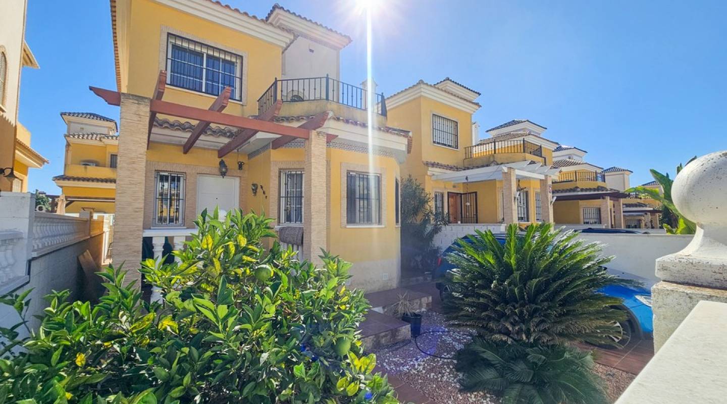 Resale - Villa  - Ciudad Quesada - Lo Crispin