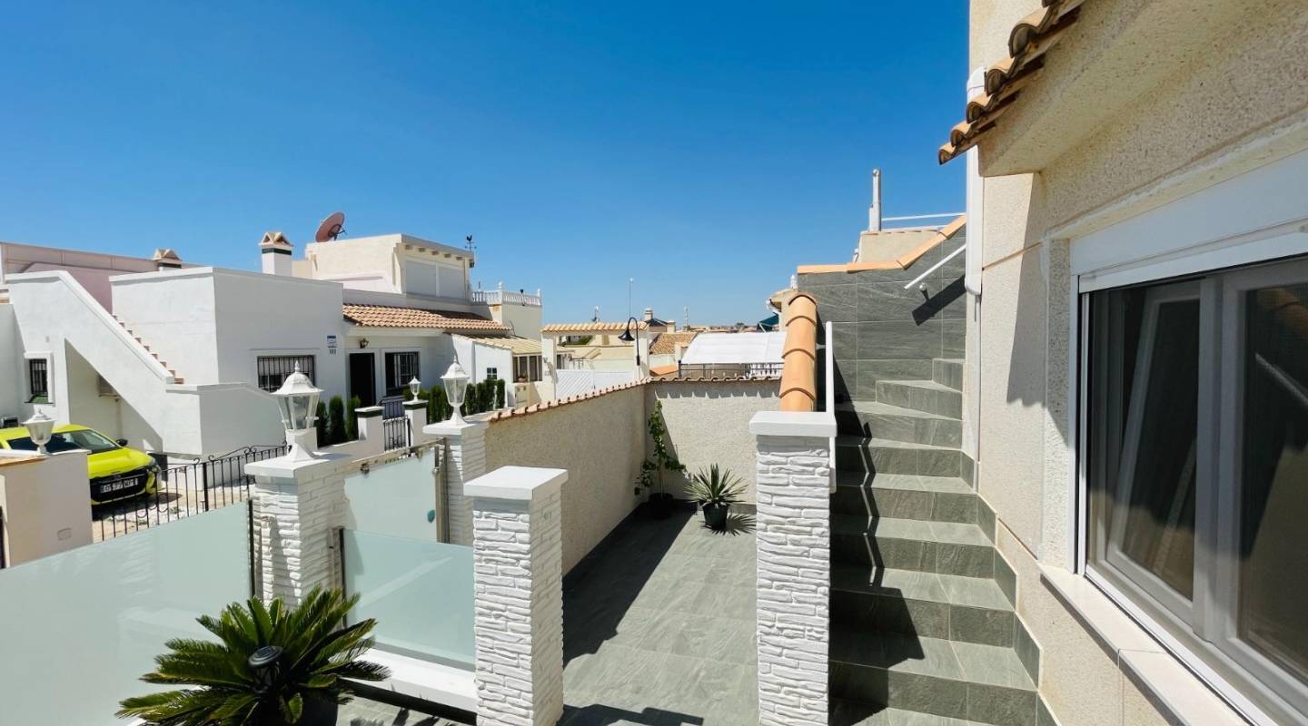 Resale - Villa  - Orihuela Costa - Playa Flamenca