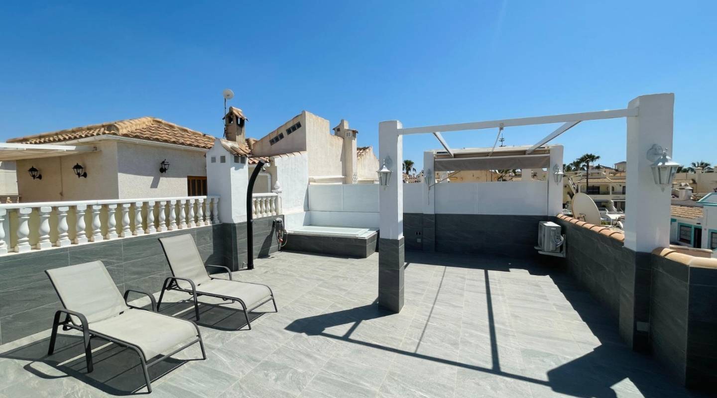 Resale - Villa  - Orihuela Costa - Playa Flamenca