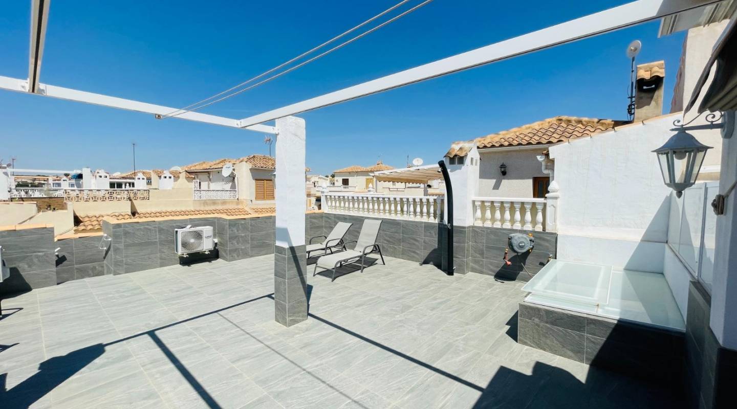 Resale - Villa  - Orihuela Costa - Playa Flamenca