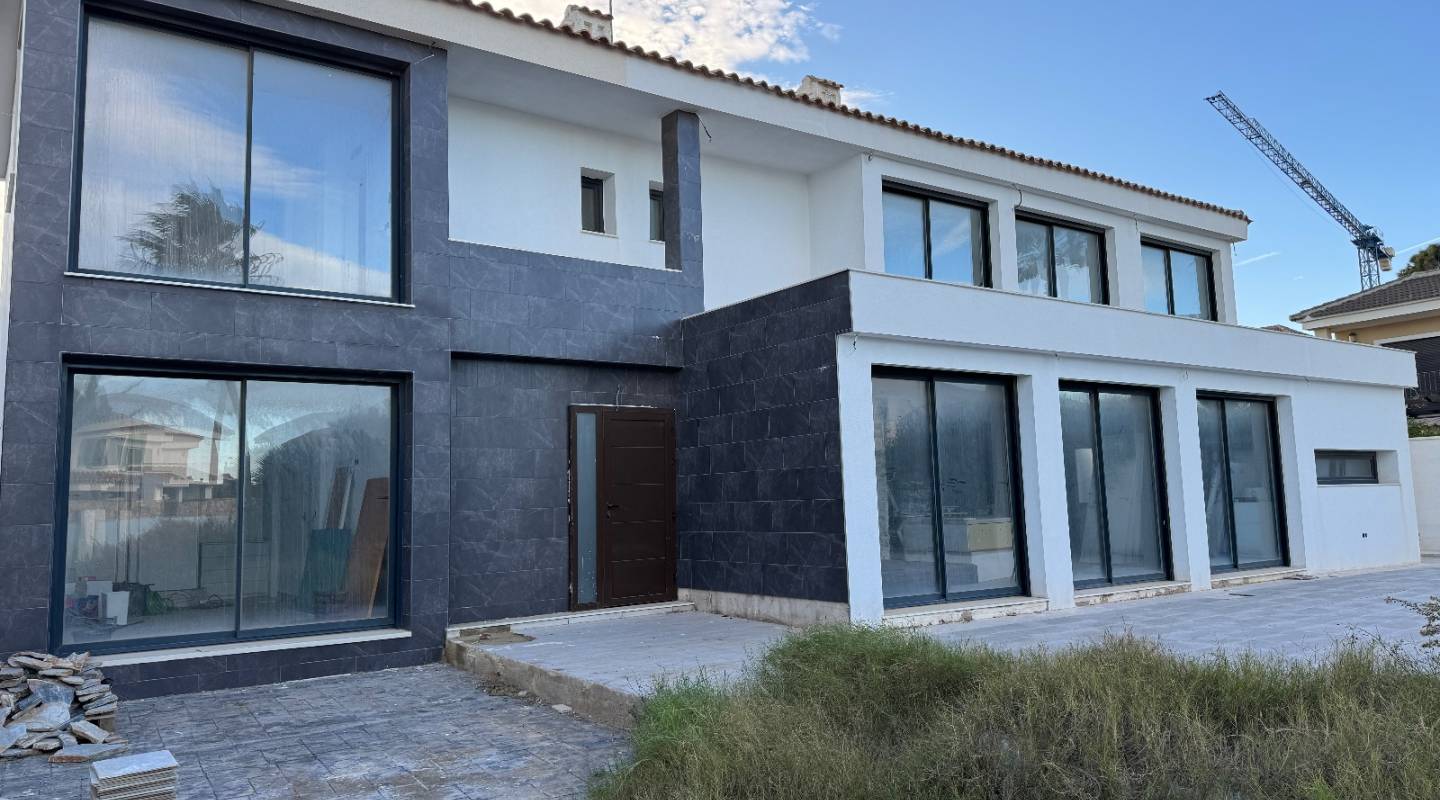 Resale - Villa  - Torrevieja - La Veleta