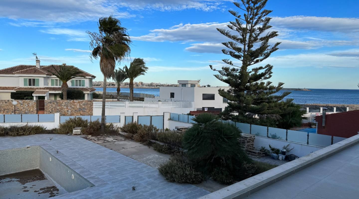 Resale - Villa  - Torrevieja - La Veleta