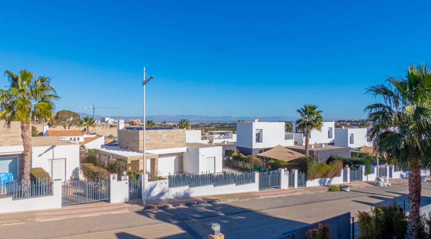 Resale - Villa  - La Finca Golf - Alicante