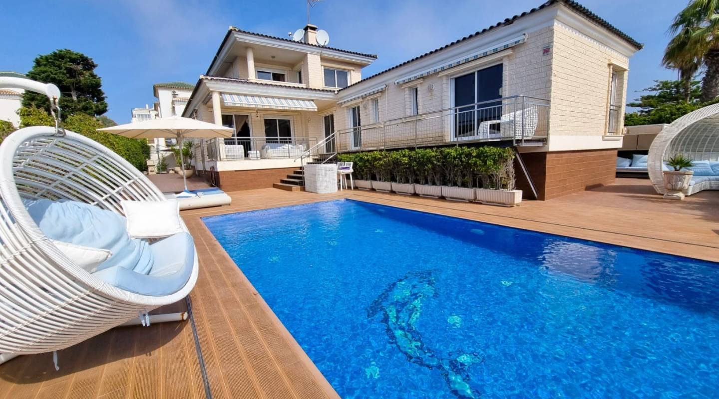Resale - Villa  - Torrevieja - La Mata
