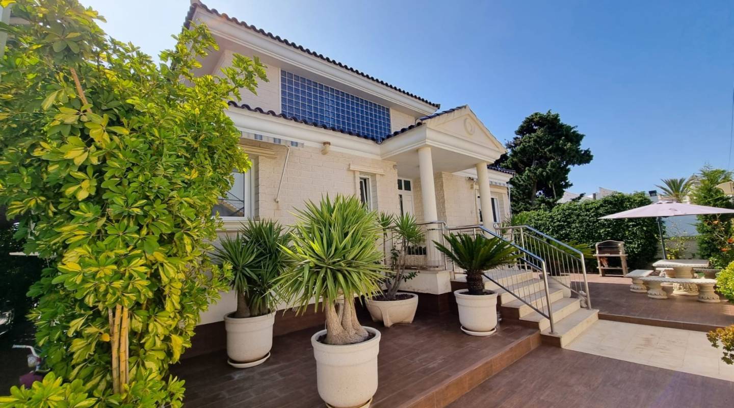 Resale - Villa  - Torrevieja - La Mata