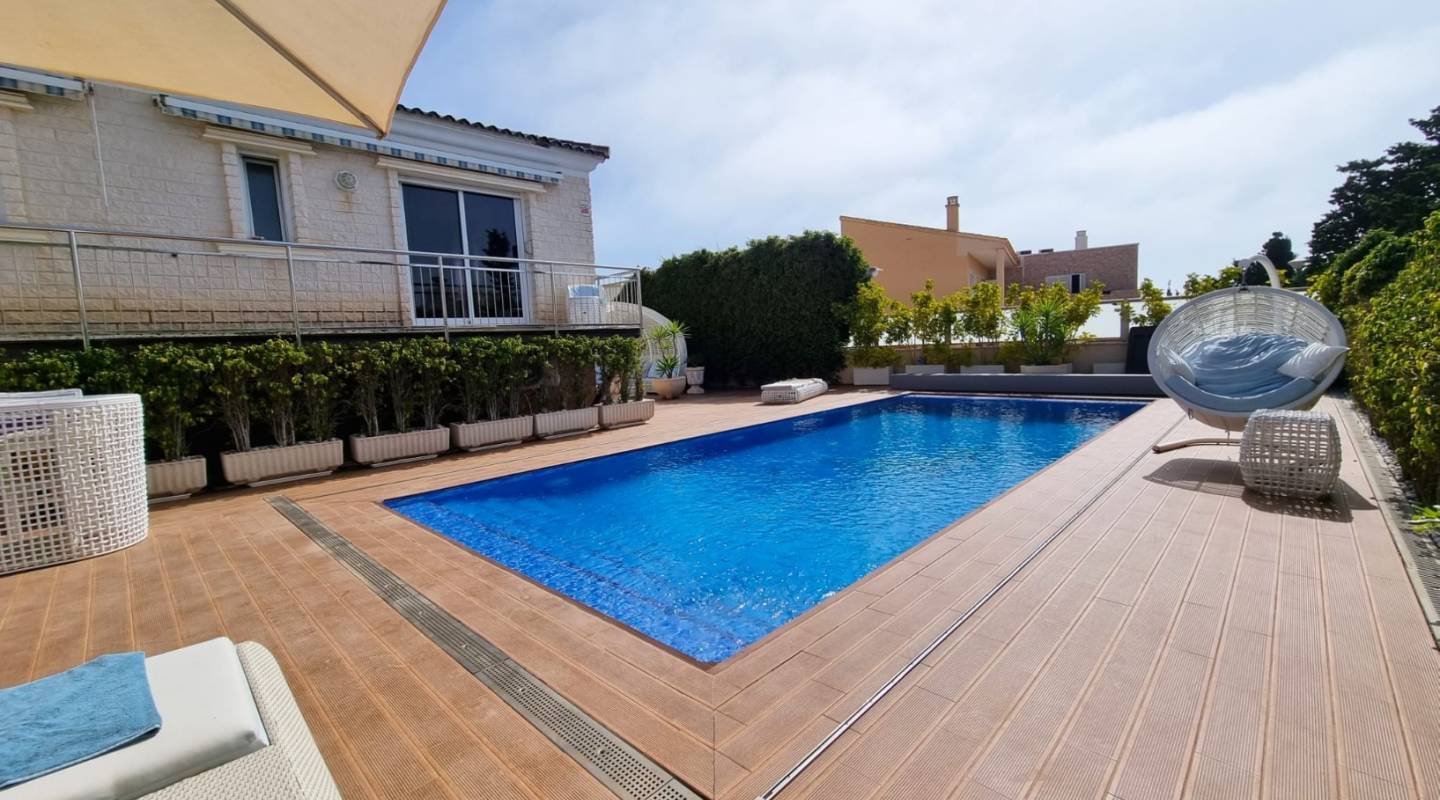 Resale - Villa  - Torrevieja - La Mata