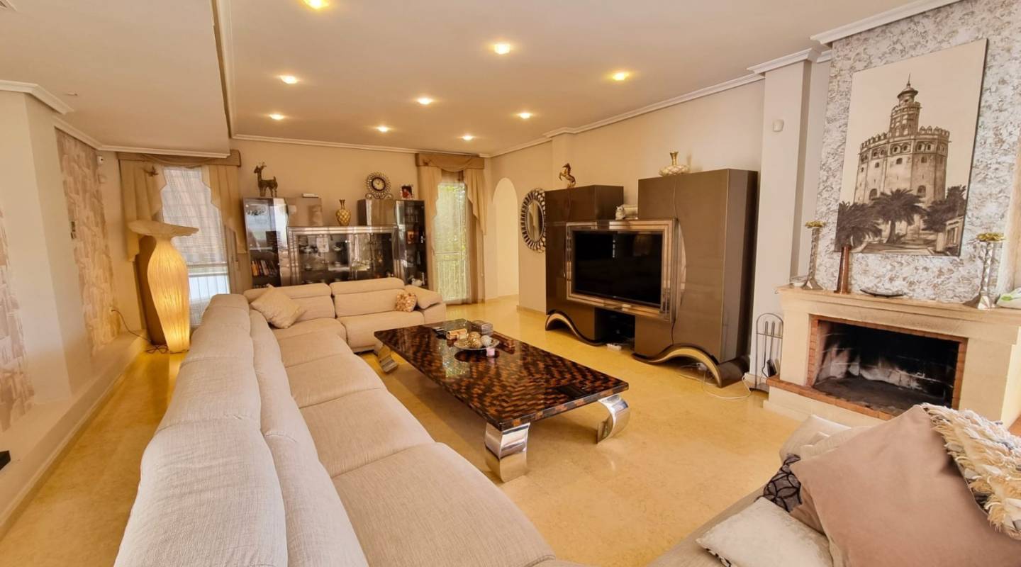 Resale - Villa  - Torrevieja - La Mata