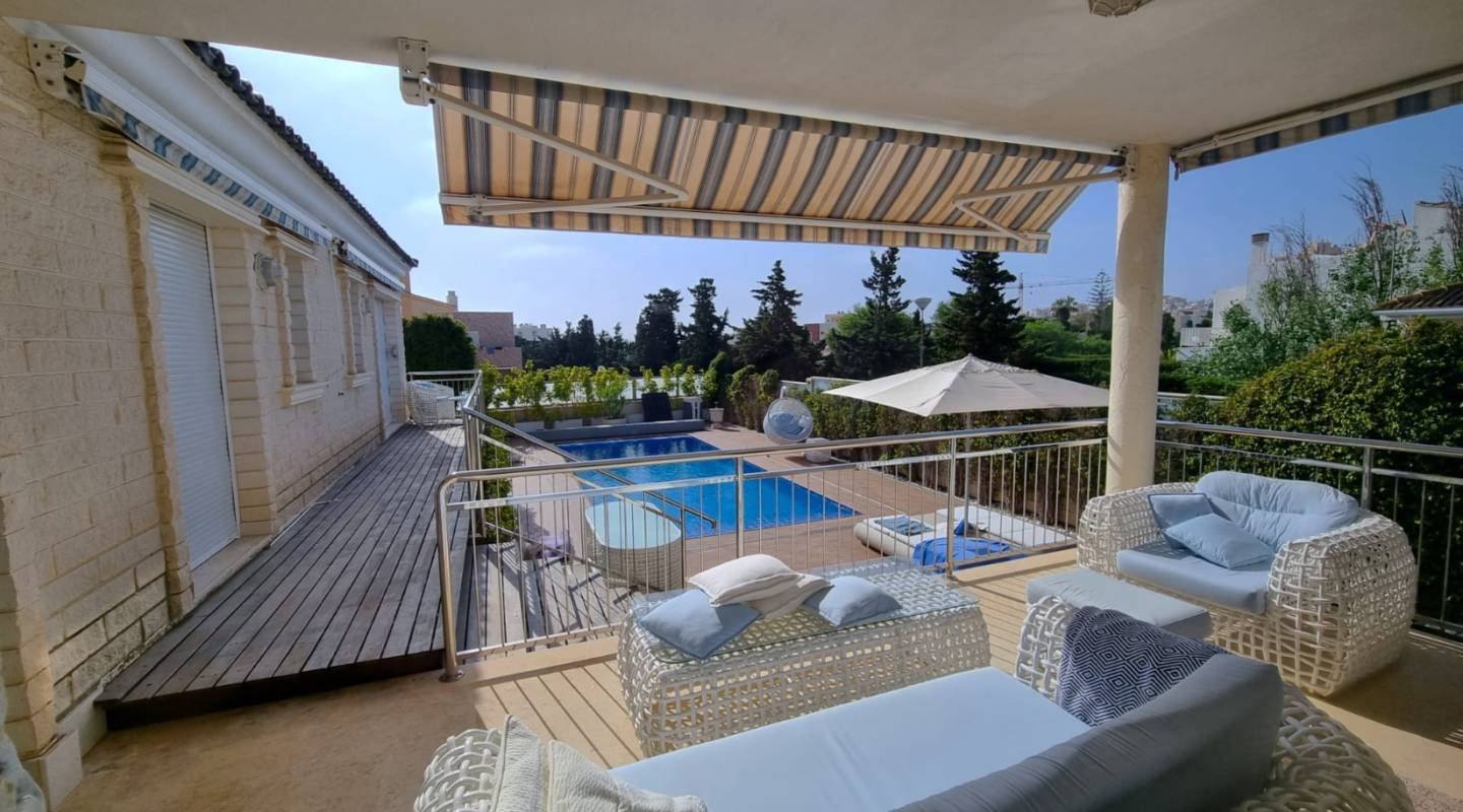 Resale - Villa  - Torrevieja - La Mata