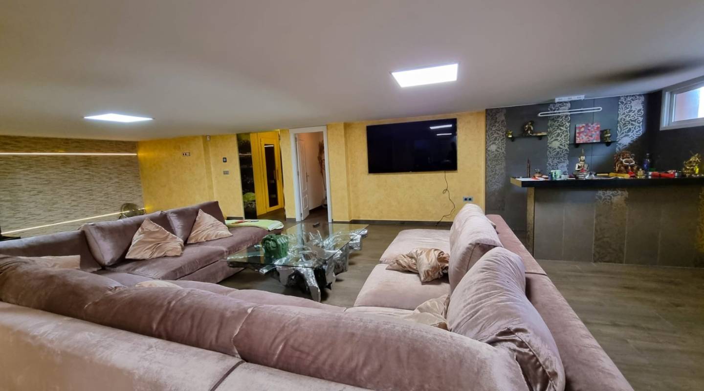 Resale - Villa  - Torrevieja - La Mata