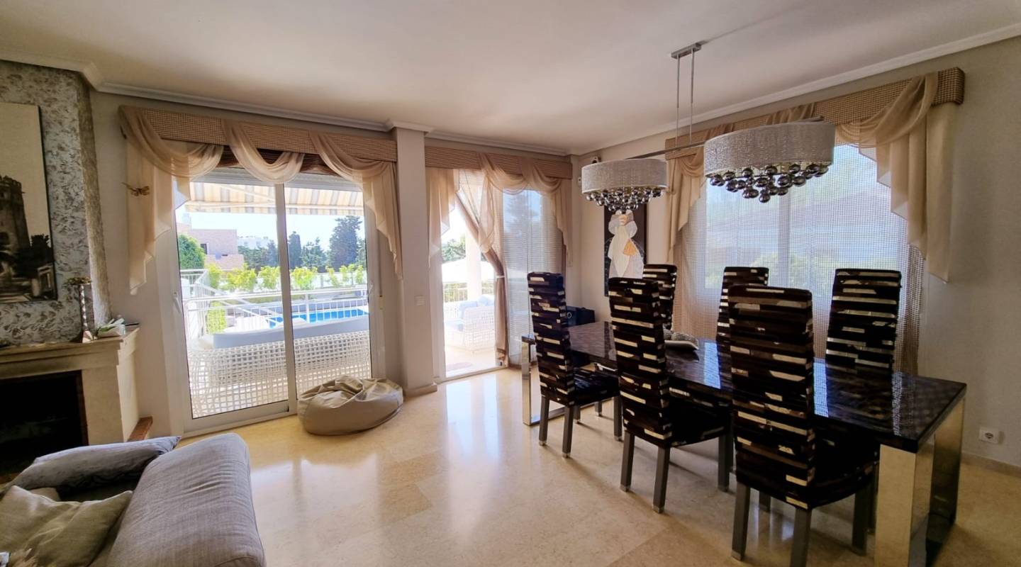 Resale - Villa  - Torrevieja - La Mata