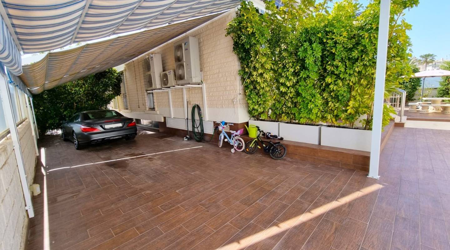 Resale - Villa  - Torrevieja - La Mata