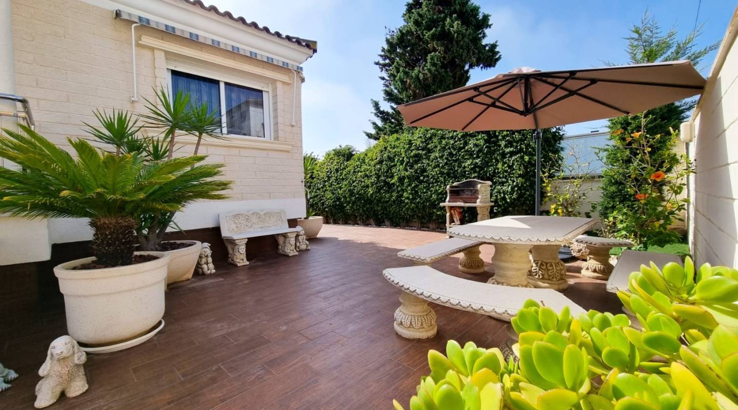 Resale - Villa  - Torrevieja - La Mata