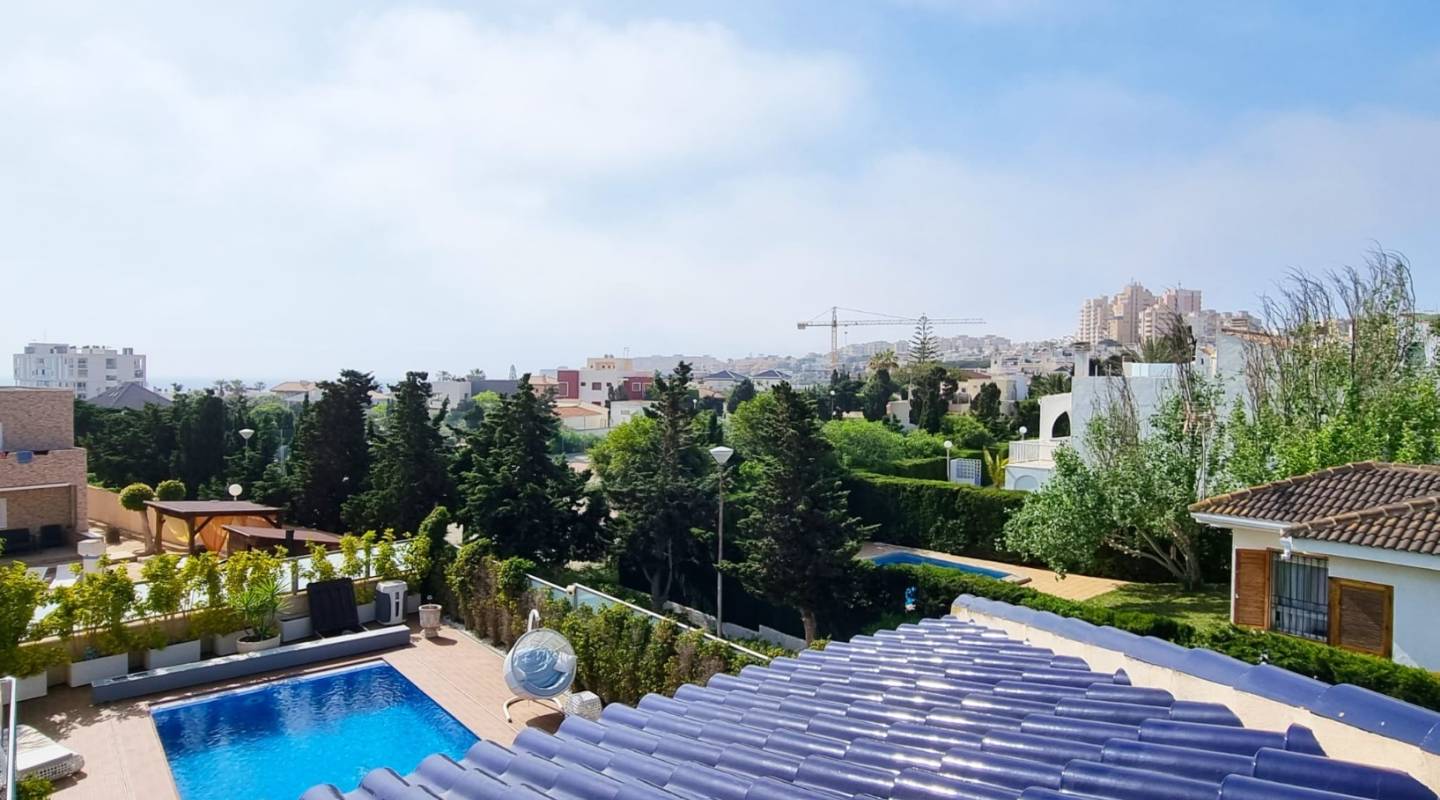 Resale - Villa  - Torrevieja - La Mata