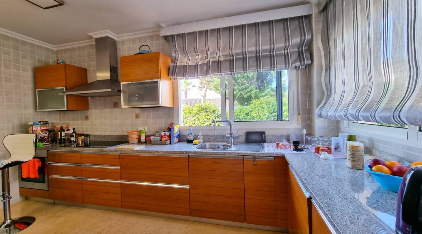 Resale - Villa  - Torrevieja - La Mata