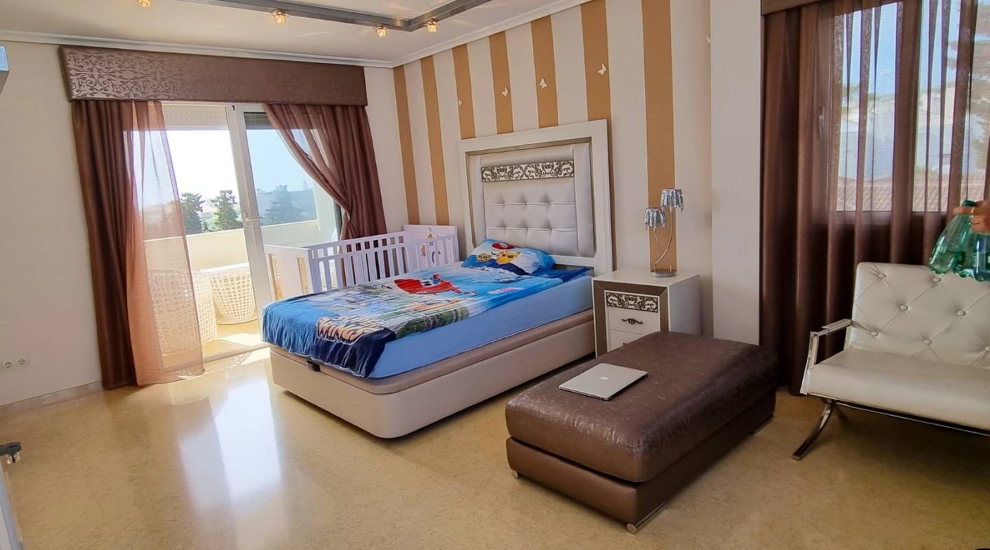 Resale - Villa  - Torrevieja - La Mata