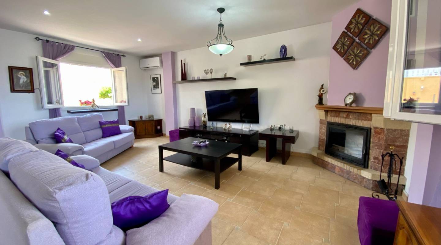 Resale - Villa  - Algorfa - Alicante