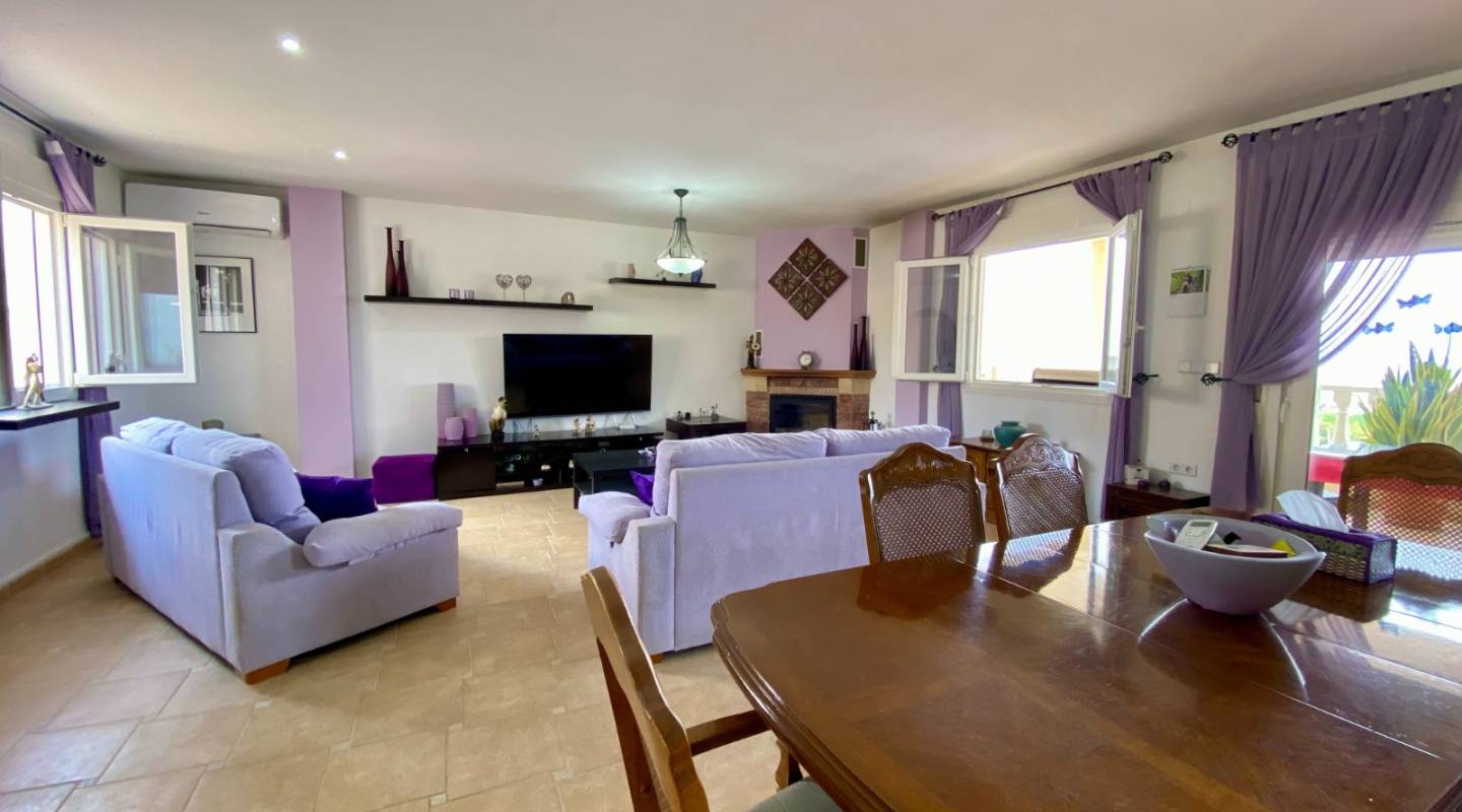 Resale - Villa  - Algorfa - Alicante