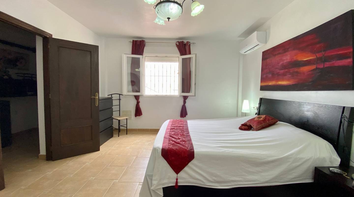 Resale - Villa  - Algorfa - Alicante