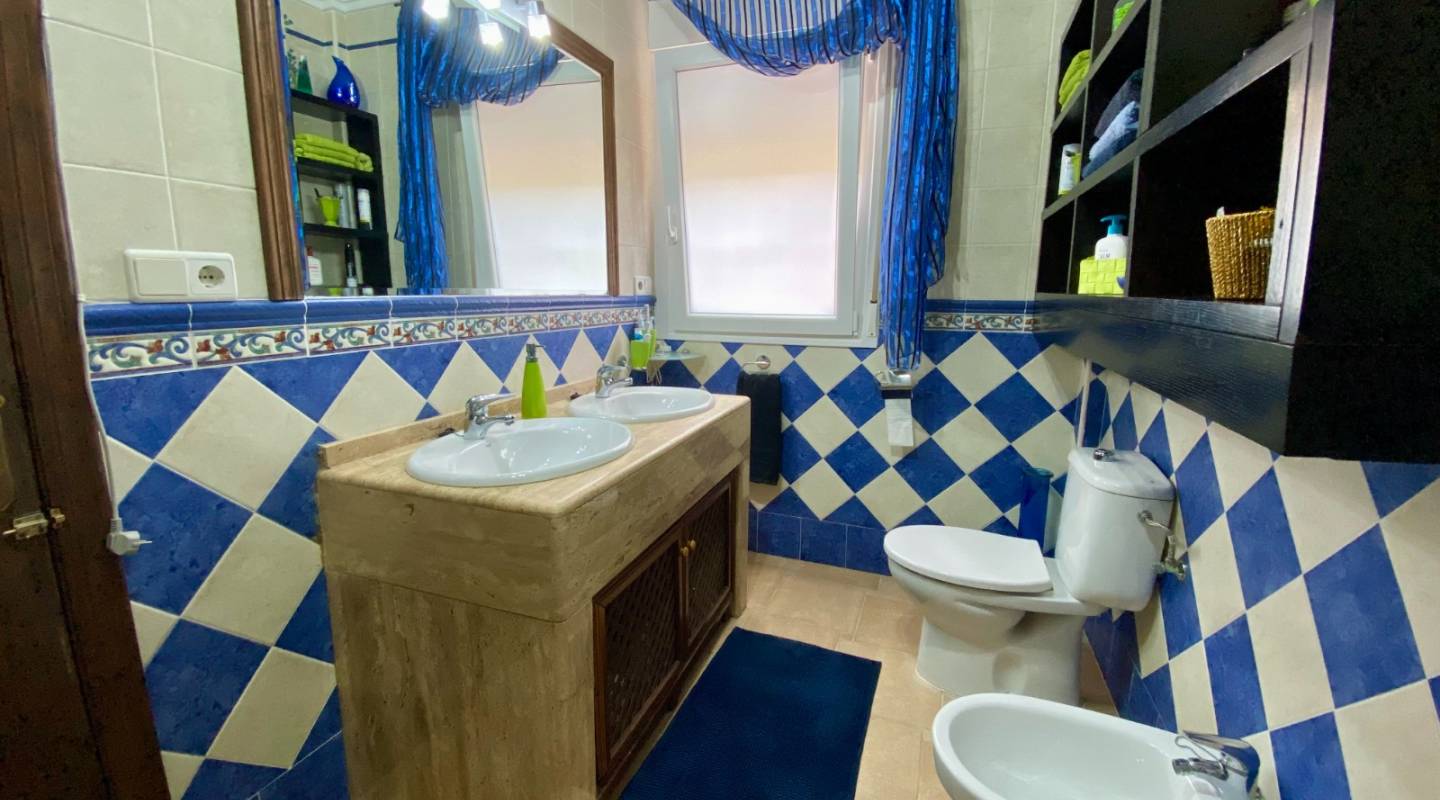 Resale - Villa  - Algorfa - Alicante