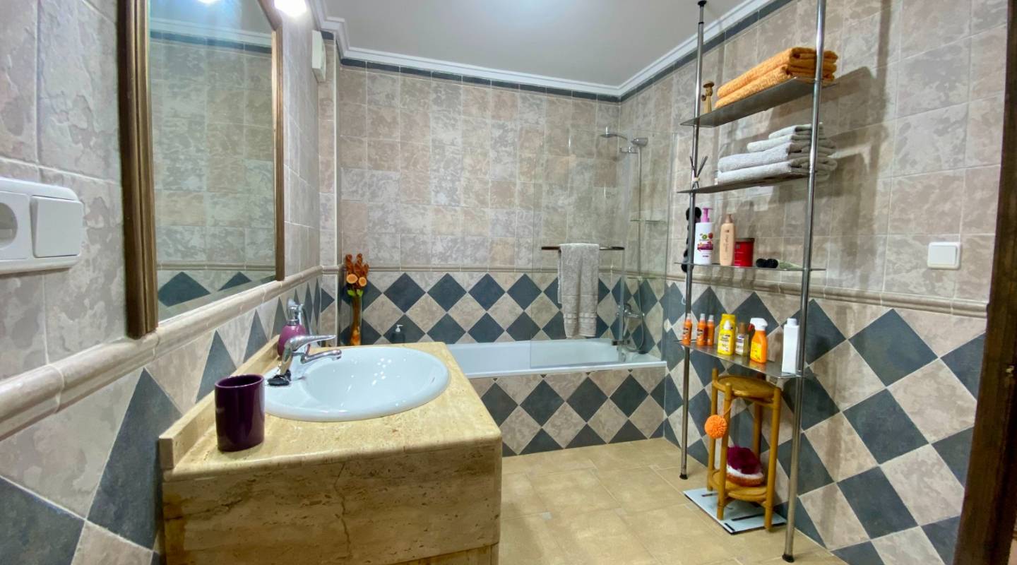 Resale - Villa  - Algorfa - Alicante