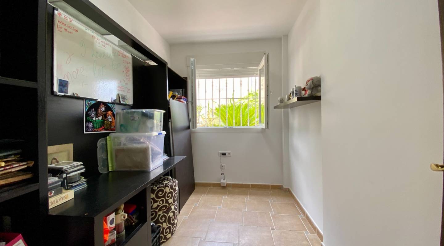 Resale - Villa  - Algorfa - Alicante
