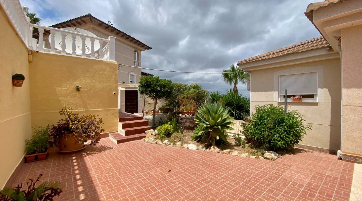 Resale - Villa  - Algorfa - Alicante