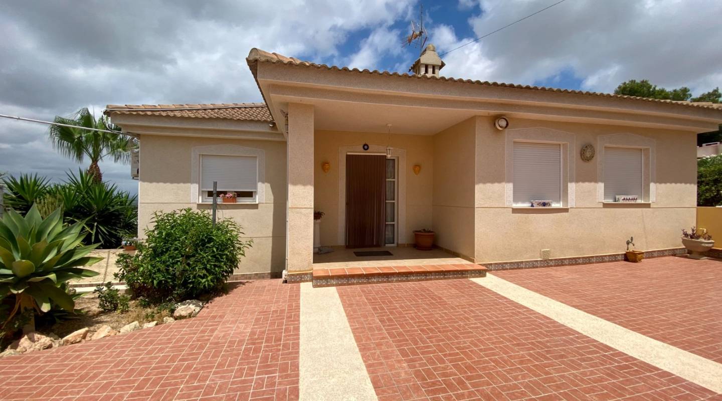 Resale - Villa  - Algorfa - Alicante